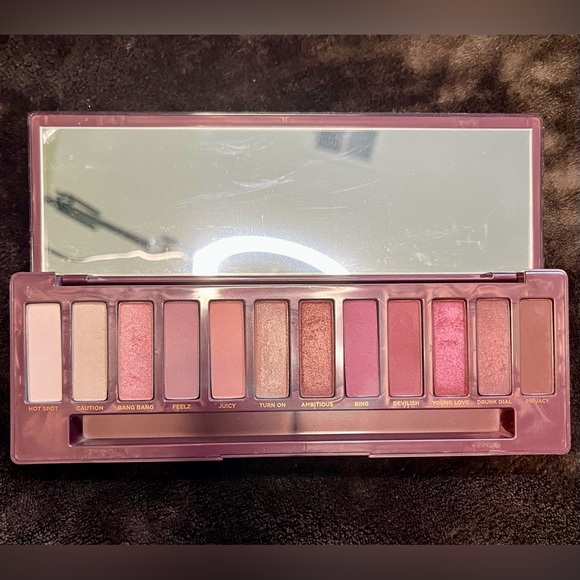 URBAN DECAY CHERRY EYESHADOW PALETTE - Picture 1 of 4